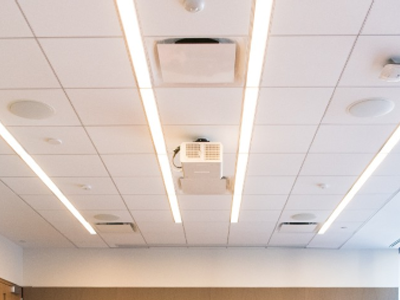 بهترين آواز جي ڪوريج لاءِ ڇت واري اسپيڪر کي ڪيئن چونڊيو ۽ پلان ڪجي