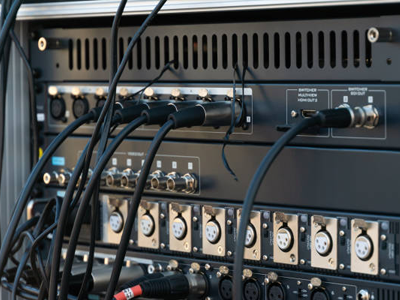 صحيح ايمپليفائر چونڊڻ: VNETPA IP ايمپليفائر مثالن سان گڏ هڪ عملي گائيڊ